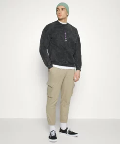 Kaotiko CREW WASHED RUINS UNISEX - Sweatshirt - Black -Kaotiko || Fire & Glory Populaire Magasin 01620e9a3d6c4cf58b18e8b73a5d43cf