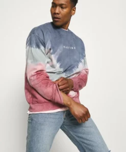 Kaotiko UNISEX- CREW TIE DYE BUSTER - Sweatshirt - Dark Blue -Kaotiko || Fire & Glory Populaire Magasin 0422e352d0e645c49d93852ab8e1bcc9