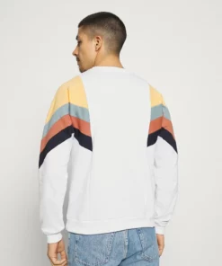 Kaotiko CREW SEATTLE UNISEX - Sweatshirt - White -Kaotiko || Fire & Glory Populaire Magasin 0ca2b582433c446ab2a0f12e6f76ff33