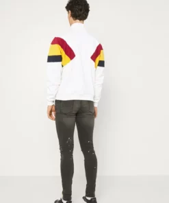 Kaotiko CREW DERECK CRUDO UNISEX - Sweatshirt - White -Kaotiko || Fire & Glory Populaire Magasin 0f9fe866923a41cb879de3a53af13857