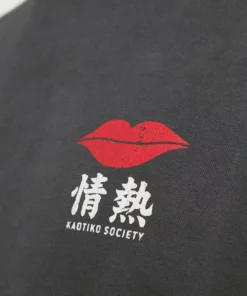 Kaotiko CREW JAPAN LIPS UNISEX - Sweatshirt - Black Wash 12 Kaotiko CREW JAPAN LIPS UNISEX - Sweatshirt - Black Wash -Kaotiko || Fire & Glory Populaire Magasin 1b617abcbd10467d97412307b895333f