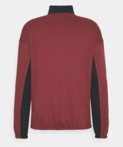 Kaotiko UNISEX CREW ARNOLD - Sweatshirt - Granate 17 Kaotiko UNISEX CREW ARNOLD - Sweatshirt - Granate -Kaotiko || Fire & Glory Populaire Magasin 2d856e554e0f404e92655ad1f5126da5