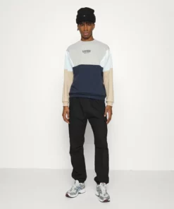 Kaotiko CREW WESTPORT - Sweatshirt - Grey/white - Herren -Kaotiko || Fire & Glory Populaire Magasin 2e65509c4d6b49409e2c334e3c0fcaeb