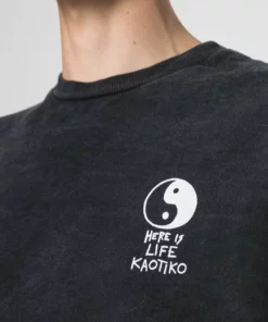 Kaotiko - Herren CREW WHERE IS LIFE - Sweatshirt - Black 11 Kaotiko - Herren CREW WHERE IS LIFE - Sweatshirt - Black -Kaotiko || Fire & Glory Populaire Magasin 6c5aabd13fdc4b2c8ed206a5ae512792
