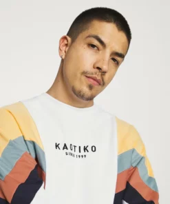 Kaotiko CREW SEATTLE UNISEX - Sweatshirt - White -Kaotiko || Fire & Glory Populaire Magasin 819fa96e088b45cc8e02a43b2706cd62