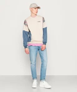 Kaotiko CREW BRUCE UNISEX - Sweatshirt - Beige/prusia -Kaotiko || Fire & Glory Populaire Magasin 8dd770ba2428422aa38b5c02441de440