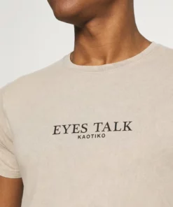 Kaotiko EYES TALK UNISEX - T-Shirt Print - Stone -Kaotiko || Fire & Glory Populaire Magasin b6d9069826794eda85b00e9e75820ed1