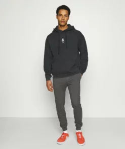 Kaotiko CREW TIE DYE UNISEX - Kapuzenpullover - Black -Kaotiko || Fire & Glory Populaire Magasin bcd336b76eac4305a3402ba913667dec