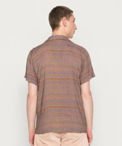 Kaotiko CAMISA KARNAK UNISEX - Hemd - Teja 9 Kaotiko CAMISA KARNAK UNISEX - Hemd - Teja -Kaotiko || Fire & Glory Populaire Magasin cf64ae0e381a4fb1a368382a8b9bceee