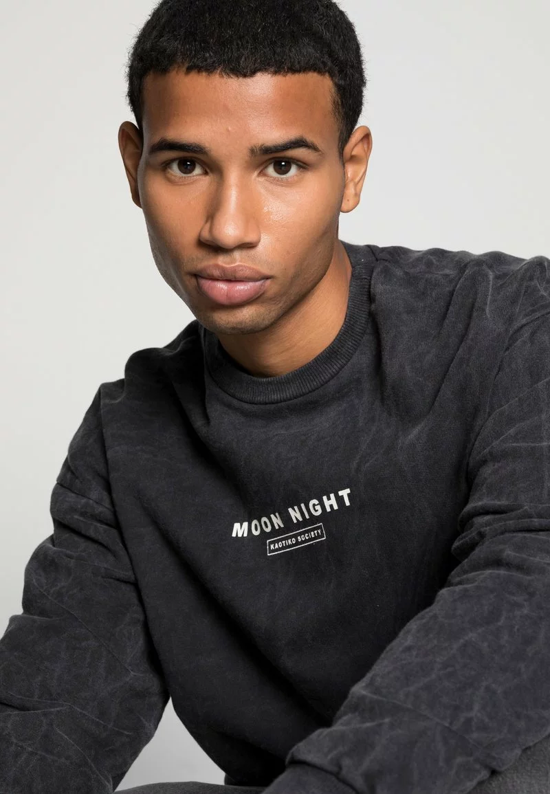 Kaotiko - Herren CREW MOON NIGTH - Sweatshirt - Black 7 Kaotiko - Herren CREW MOON NIGTH - Sweatshirt - Black – Bild 5