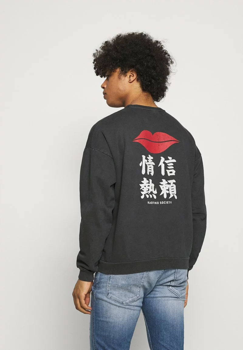 Kaotiko CREW JAPAN LIPS UNISEX - Sweatshirt - Black Wash 3 Kaotiko CREW JAPAN LIPS UNISEX - Sweatshirt - Black Wash