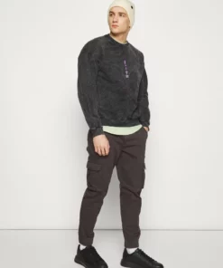 Kaotiko CREW WASHED RUINS UNISEX - Sweatshirt - Black -Kaotiko || Fire & Glory Populaire Magasin e4ae3873365649ed9470e3c7caf9abe9