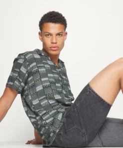 Kaotiko CAMISA ZANZIBAR UNISEX - Hemd - Green 16 Kaotiko CAMISA ZANZIBAR UNISEX - Hemd - Green -Kaotiko || Fire & Glory Populaire Magasin ea1ac4fdc3784c2486da5ff4e0652352