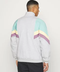 Kaotiko UNISEX CREW JEAN - Sweatshirt - Grey -Kaotiko || Fire & Glory Populaire Magasin f2408c05627646e1bb80c2b94260d50d